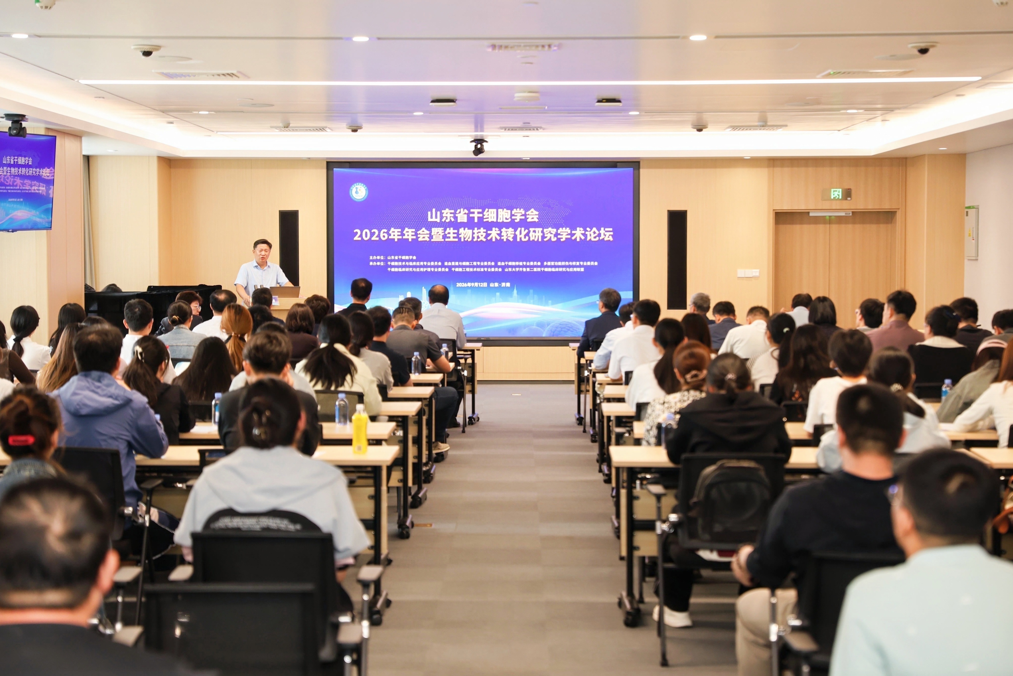年会2.jpg 年会2.jpg