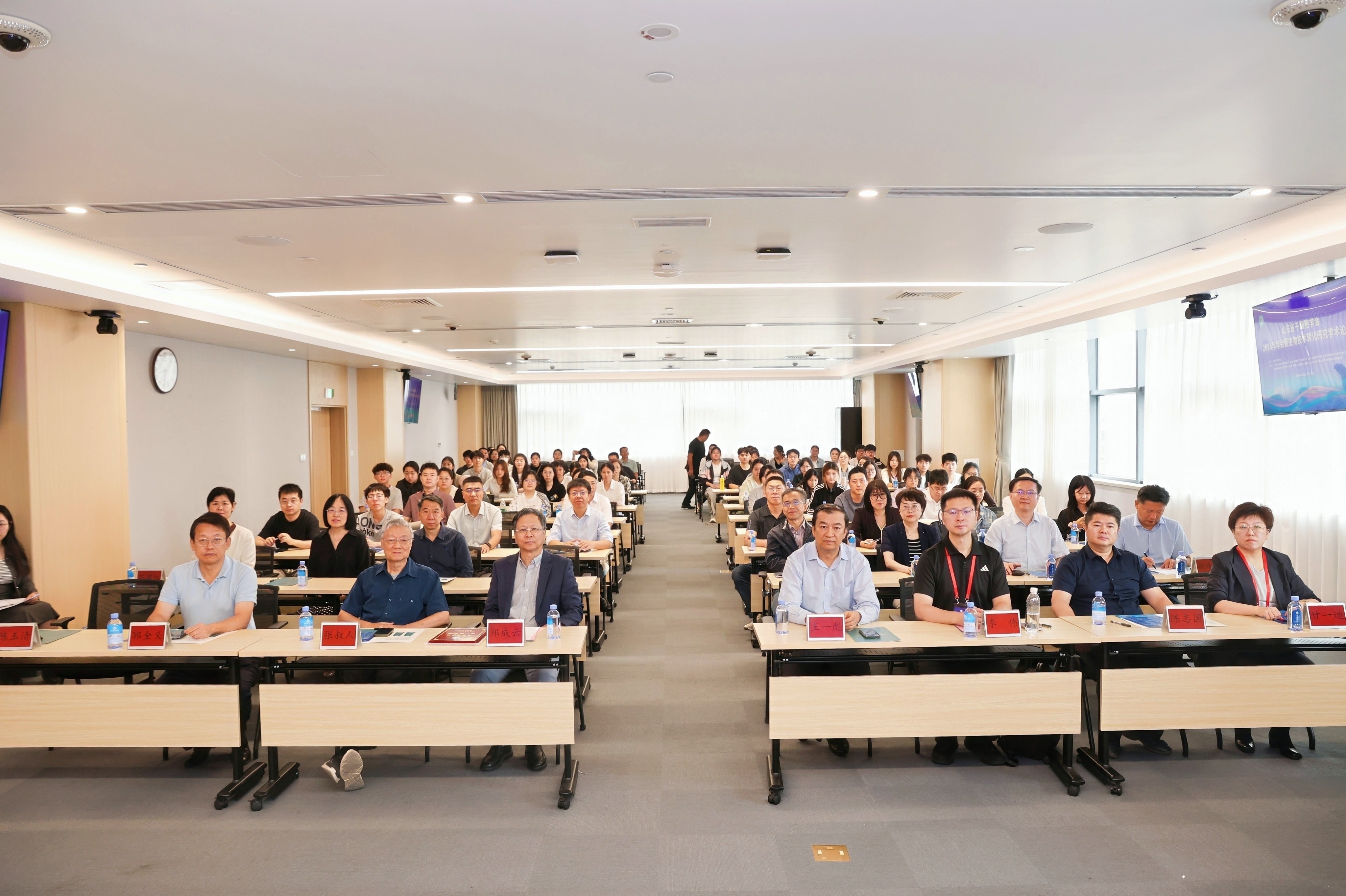 年会(1)(1).jpg 年会(1)(1).jpg